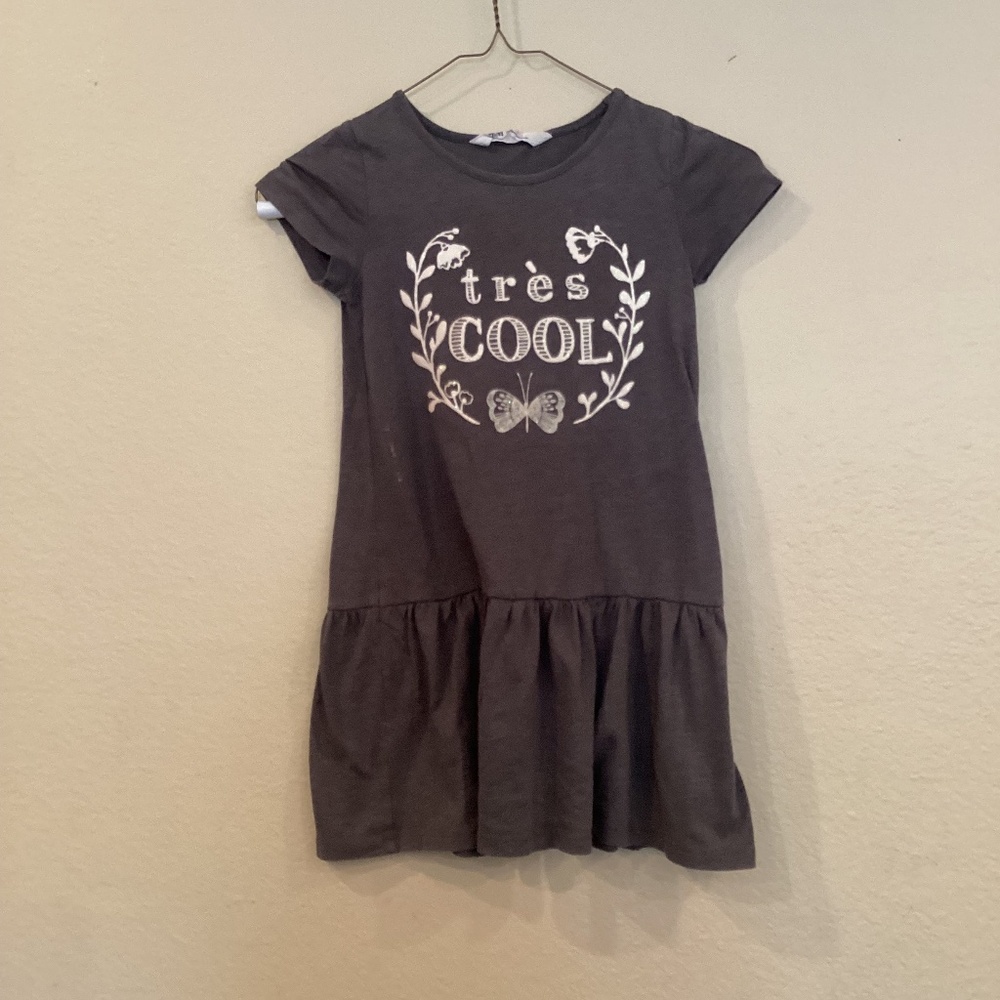 H and M, gray with white writing, 4/6